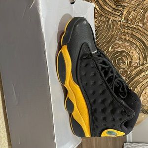 Air Jordan Retro. Size 7.5. Black and Yellow